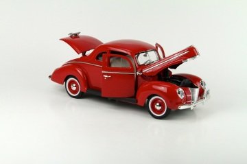 1940 Ford Delux 1:18