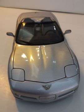 1/18 Chevrolet Corvette 1998 Diecast Model