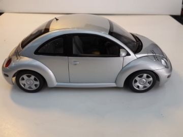 1/18 Volkswagen Beatle Diecast Model