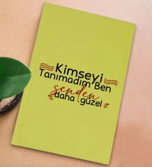 BK Gift Kimseyi Görmedim Ben Tasarımlı Sarı Sert Kapaklı Defter ve Middle Kupa Seti-2, Arkadaşa Hediye, Yeni İş Hediyesi, Doğum Günü Hediyesi