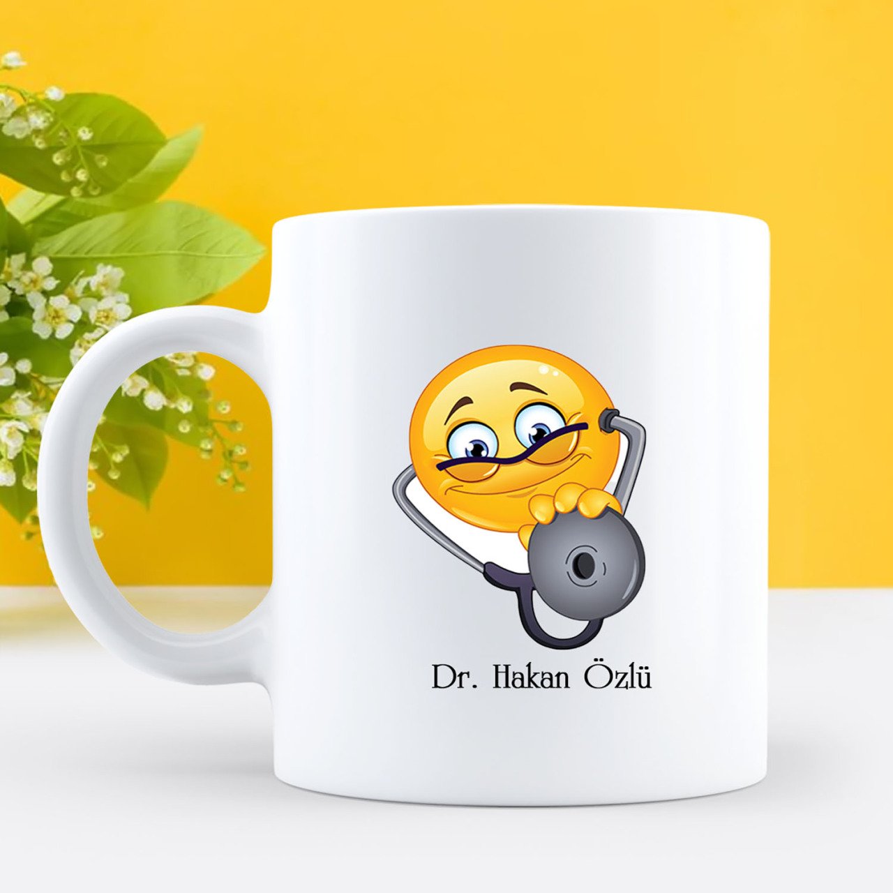 Kişiye ve İsime Özel Doktor Emoji Beyaz Kupa Bardak