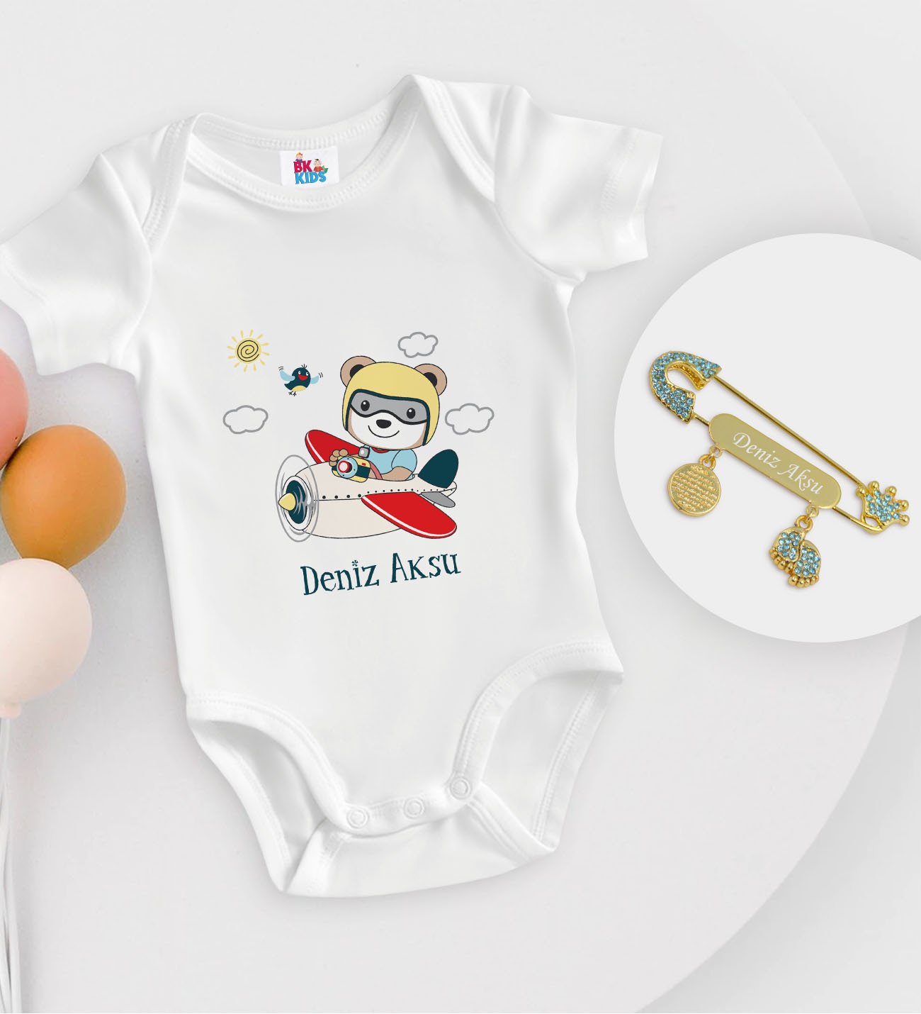 BK Kids Kişiye Özel Sevimli Pilot Tasarımlı Beyaz Bebek Body Zıbın ve Erkek Bebek İğnesi Hediye Seti-1