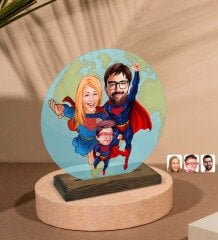Kişiye Özel Süper Aile Karikatürlü Yuvarlak Ahşap Standlı Biblo-1