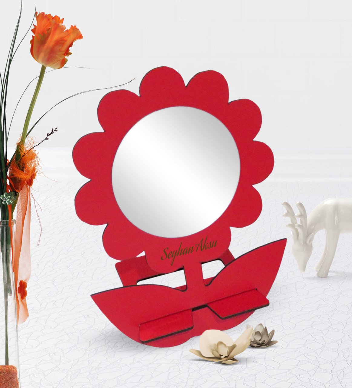 Kişiye Özel Kırmızı Papatya Tasarımlı Ahşap Masa ve Makyaj Aynası
