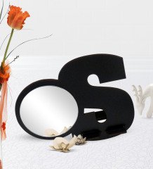 Kişiye Özel Siyah Harf Tasarımlı Ahşap Masa ve Makyaj Aynası