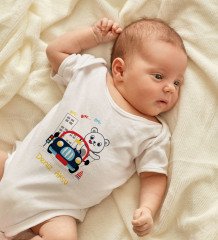 BK Kids Kişiye Özel Sevimli Sürücü Tasarımlı Beyaz Bebek Body Zıbın ve Erkek Bebek Künyesi Hediye Seti-1