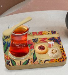 Kişiye Özel Doğal Ahşap Kaşıklı Sunum Tabağı ve Heybeli Çay Bardağı Hediye Seti - Model 10
