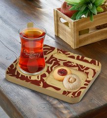 Kişiye Özel Doğal Ahşap Kaşıklı Sunum Tabağı ve Heybeli Çay Bardağı Hediye Seti - Model 11