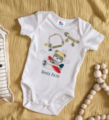 BK Kids Kişiye Özel Sevimli Pilot Tasarımlı Beyaz Bebek Body Zıbın Erkek Bebek Künyesi ve İğnesi Hediye Seti-1