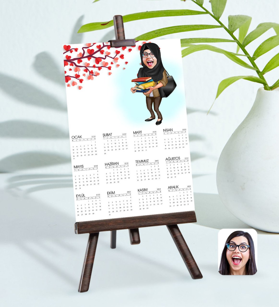 BK Gift Kişiye Özel 15x21 cm Fotoğraf Kartlı Kadın Tesettürlü Öğretmen Karikatürlü Şövaleli 2023 Takvim-2