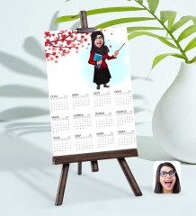 BK Gift Kişiye Özel 15x21 cm Fotoğraf Kartlı Kadın Tesettürlü Öğretmen Karikatürlü Şövaleli 2023 Takvim-3