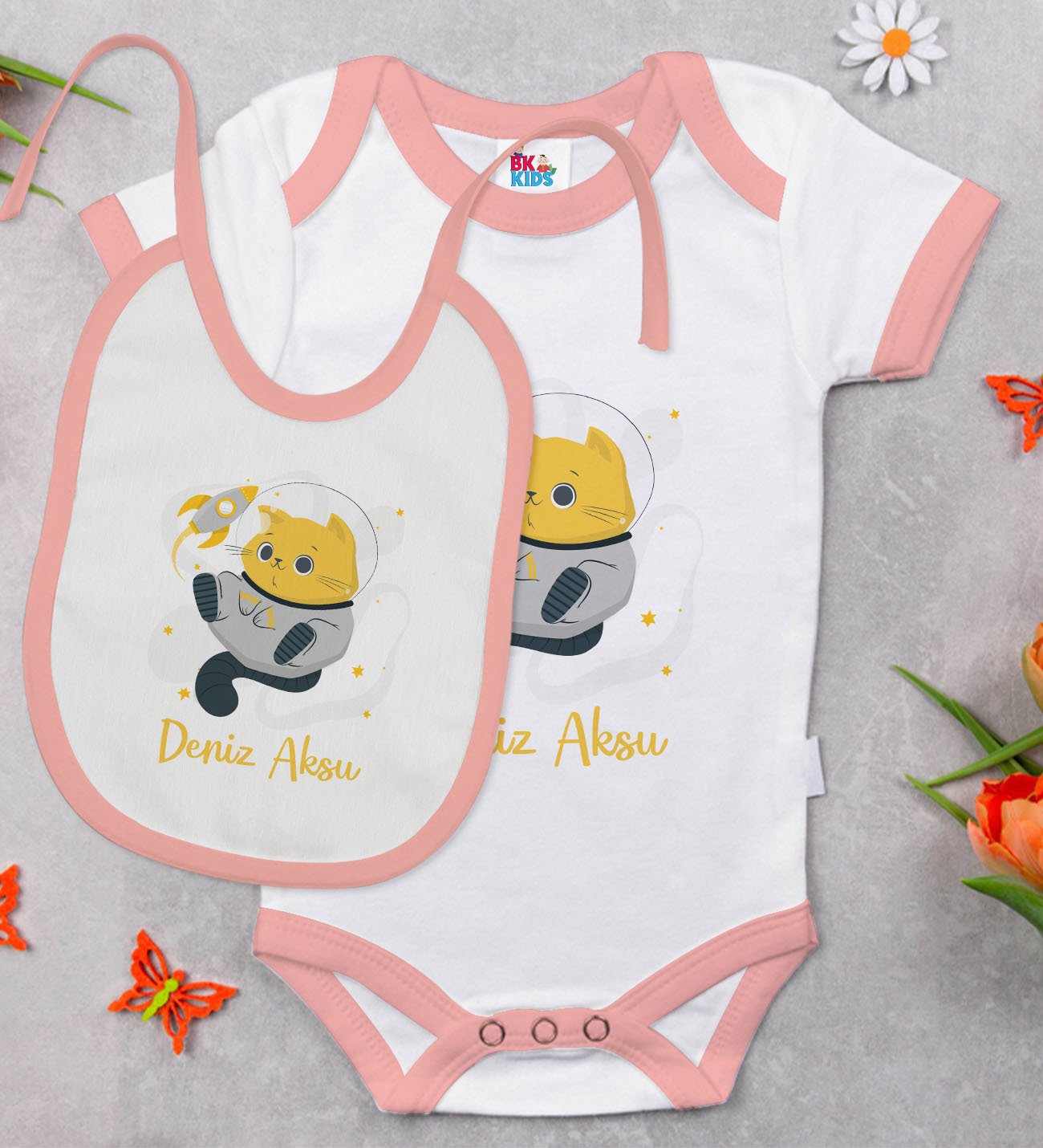 BK Kids Kişiye Özel Sevimli Astronot Tasarımlı Pembe Bebek Body Zıbın ve Mama Önlüğü Hediye Seti-4