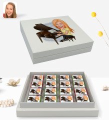 Kişiye Özel Kutuda Kadın Müzik Öğretmeni Karikatürlü 32'li Madlen Çikolata Hediye Seti-1