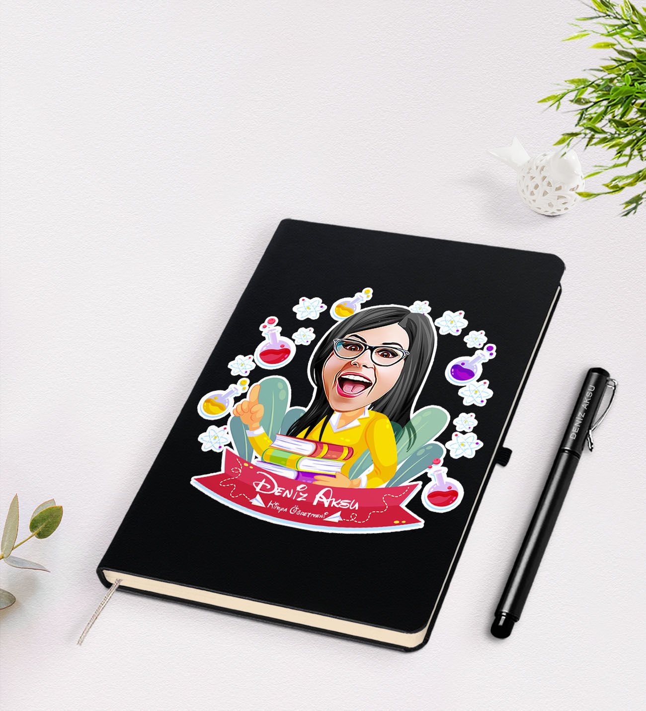 BK Gift Kişiye Özel Kadın Kimya Öğretmeni Karikatürlü Siyah Defter Kalem Seti - 1