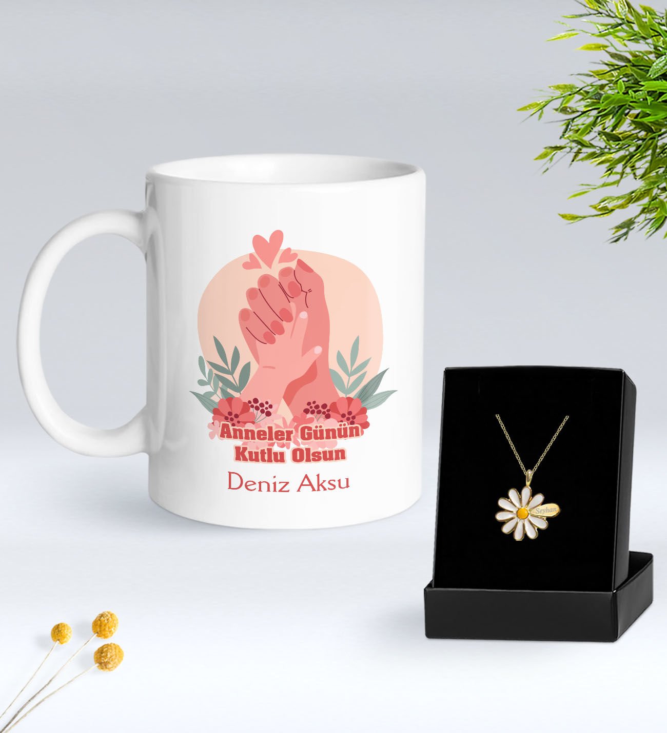 BK Gift Kişiye Özel Anneler Günü Tasarımlı Beyaz Kupa ve Papatya Kolye Hediye Seti - 4, Anneler Günü Hediyeleri, Anneye Hediye