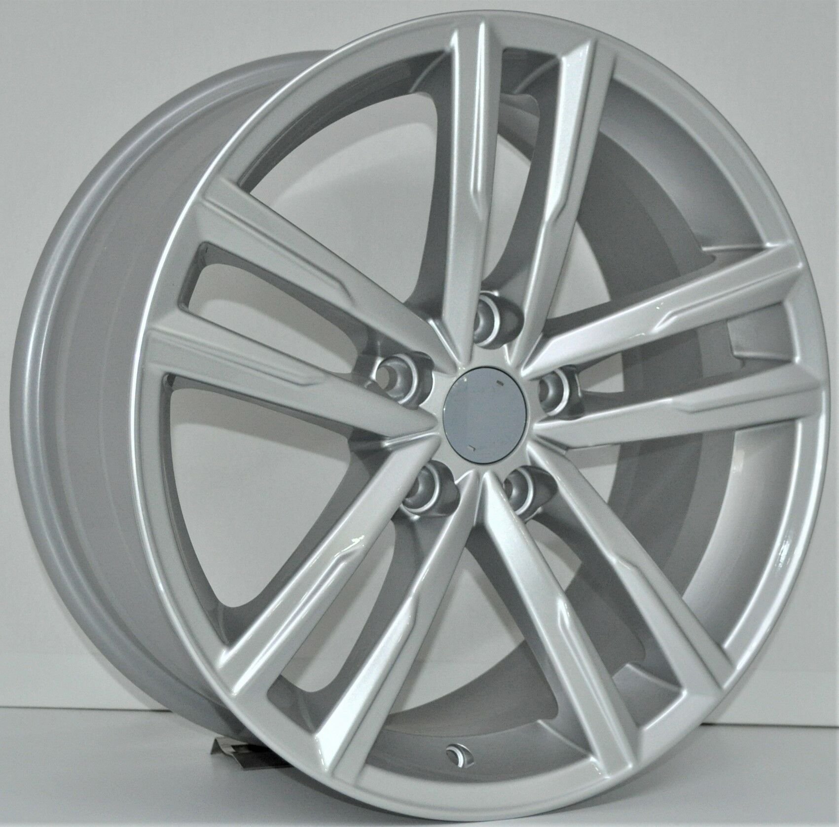 8X18 RCR 163 5X112 ET42 57.1 sılver