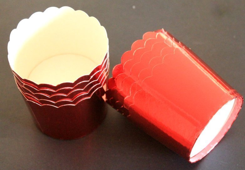 KIRMIZI PARLAK CUP CAKE KAĞIDI FIRFIRLI 12 Lİ