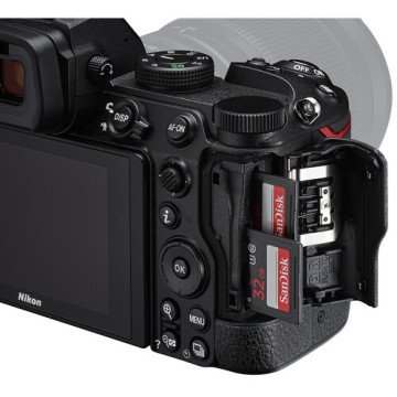 Nikon Z5 24-70mm f/4 Lensli Kit