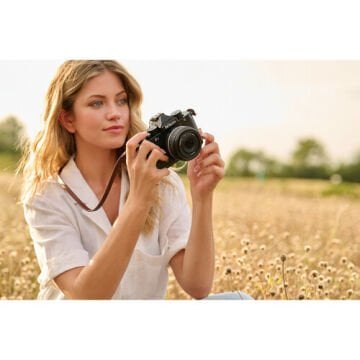 Nikon Zf 24-70mm f/4 Lensli Aynasız Fotoğraf Makinesi