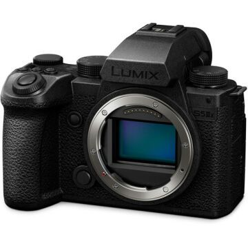 Panasonic Lumix S5 IIX + S 20-60mm f/3.5-5.6 Lens