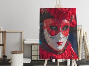 Kırmızı Maskeli Kadın Led Işıklı Kanvas  Tablo