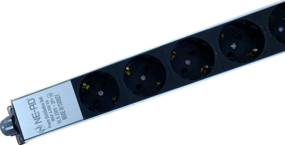 NE-AD 7038 12’li Alüminyum Gövdeli Grup Priz – Kablosuz, 16A 250V 4000W, Gümüş/Siyah, Dayanıklı ve Şık Tasarım