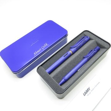 Lamy Safari Candy Violet Dolma Kalem + Tükenmez Kalem Seti + Metal Kutu | Lamy Kalem | Hepsi İsme Özel