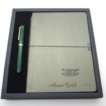 Scrikss İsme Özel Verona Defter + 419 Nefti Yeşil Dolma Kalem Hediyelik Set - SVG194 İsme Özel Defter Kalem Kutulu Set