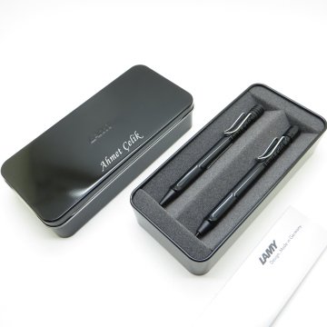 Lamy Safari Siyah Tükenmez Kalem + 05mm Uçlu Kalem Seti + Metal Kutu | İsme Özel