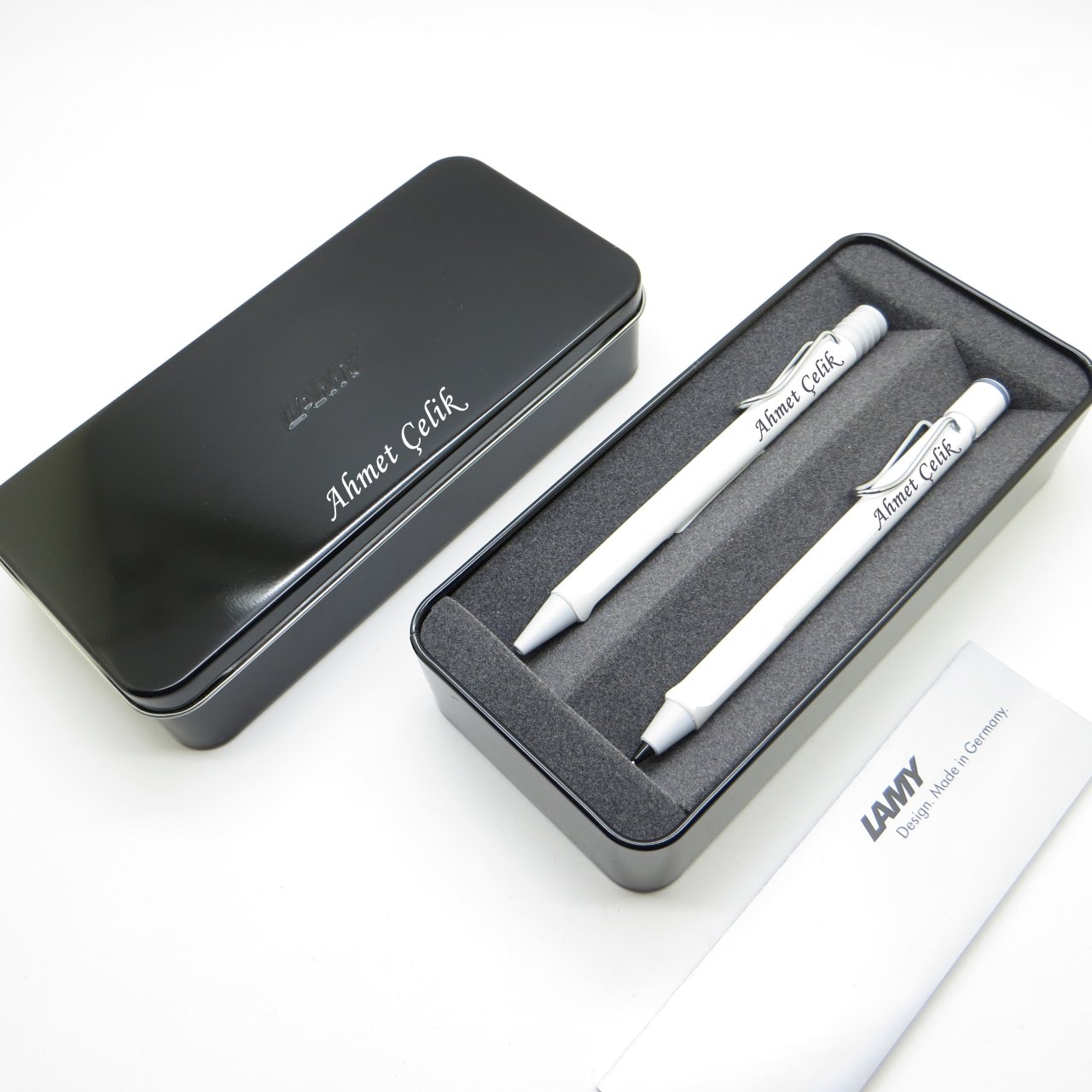 Lamy Safari Beyaz Tükenmez Kalem + 0.5 Uçlu Kalem Seti + Metal Kutu | İsme Özel