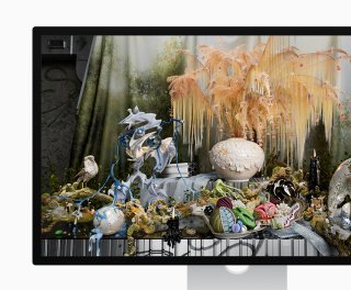 Apple Studio Display Standart cama ve VESA montaj adaptörüne sahip 27 inç 5K Retina ekran. Ana Sahne özellikli 12 MP Ultra Geniş kamera. Stüdyo kalitesinde mikrofonlar. Uzamsal Ses teknolojisine sahip altı hoparlörlü ses sistemi.