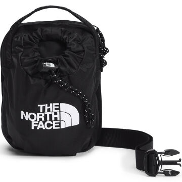 The North Face Bozer Cross Body Çanta Siyah Farklı şekillerde kullanabileceğiniz, güvenilir çapraz çanta