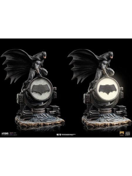 Zack Snyder's Justice League - Batman on Batsignal Deluxe 1/10 Art Scale Limited Edition Heykel