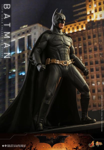 Batman Begins - Batman 1/6 Scale Koleksiyon Figürü