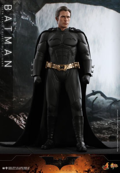 Batman Begins - Batman 1/6 Scale Koleksiyon Figürü