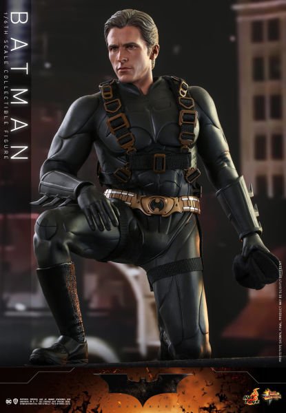 Batman Begins - Batman 1/6 Scale Koleksiyon Figürü