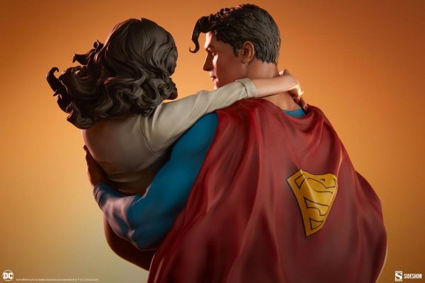 DC Comics - Superman and Lois Lane Diorama Limited Edition Heykel