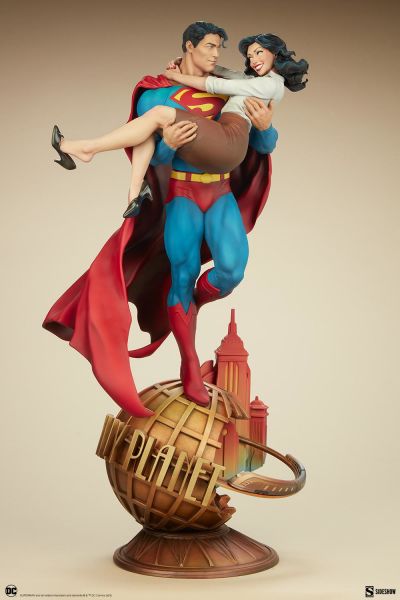 DC Comics - Superman and Lois Lane Diorama Limited Edition Heykel