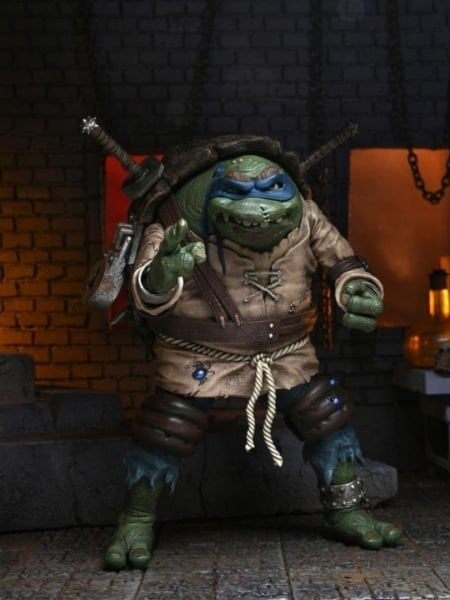 Universal Monsters x TMNT: Ultimate Leonardo as The Hunchback Aksiyon Figürü