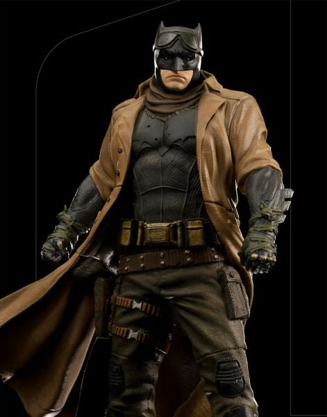 Zack Snyder's Justice League - Knightmare Batman 1/10 Art Scale Limited Edition Heykel