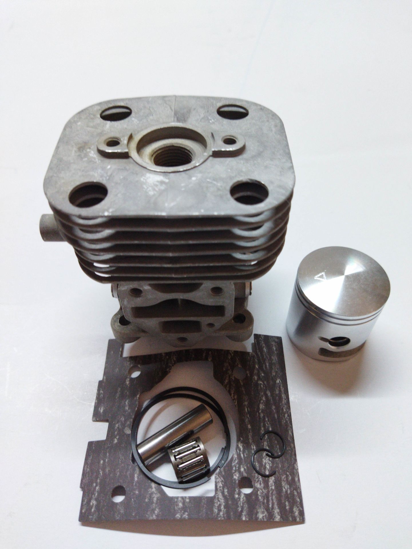 HUSQVARNA /SİLİNDİR + PİSTON 525P4S/525P5S/525PT5S/525LK/525RJX/525HE4-34MM