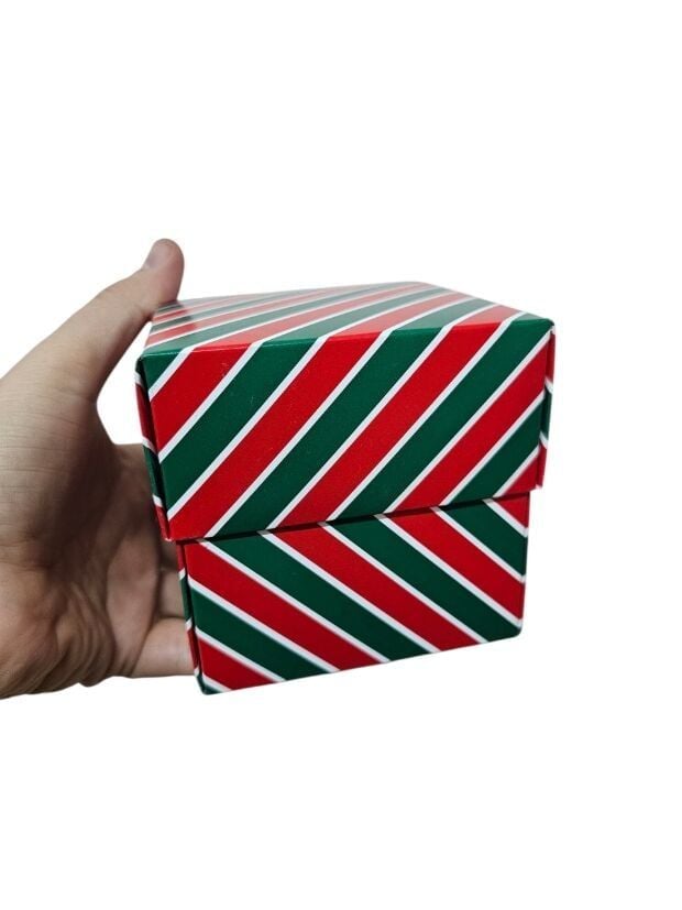 10x10x10 cm Yılbaşı Kırmızı Yeşil Verev Çizgili Komple Karton Hediyelik Kutular