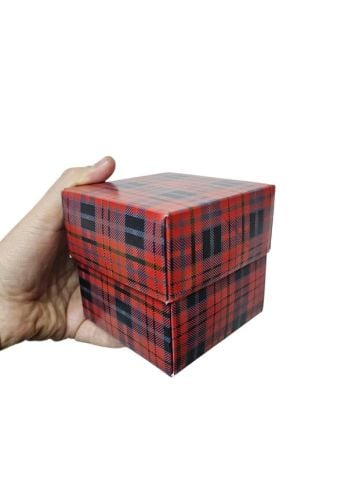 10x10x10 cm Yılbaşı Piti Kare Çizgili (Kırmızı Siyah) Komple Karton Hediyelik Kutular