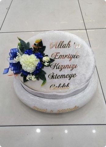 Kız isteme yuvarlak kadife çikolata kutusu