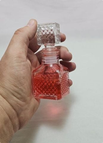 50 cc Kare Kristal Kapaklı Dikdörtgen Cam Şişe