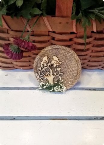Çuval Ağaç Üstünde Kuşlu Yuvarlak Magnet (Söz, Nişan, Nikah, Şekeri)