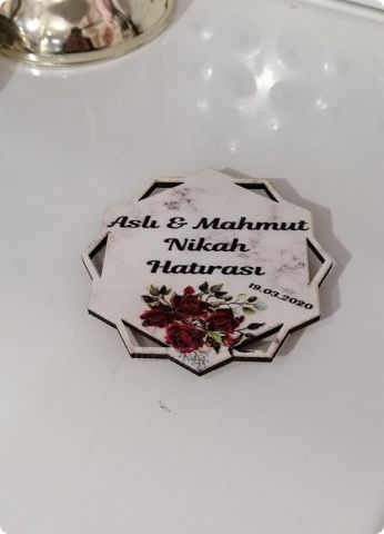 Uv baskılı köşeli çiçek desenli ahşap süs