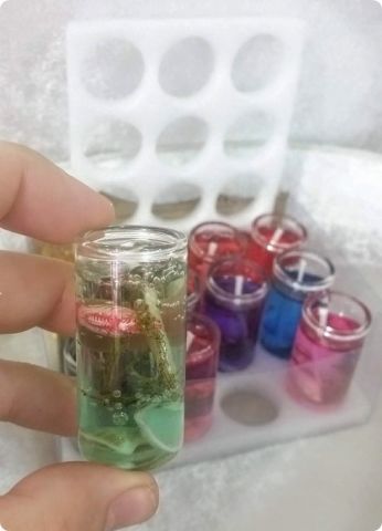 Renkli 12 li süslü jel mum (5*2,3cm)