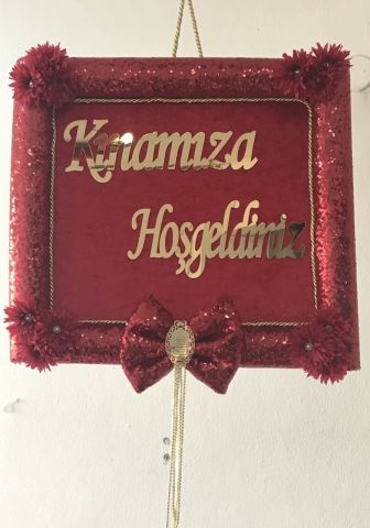 Kırmızı payet kumaşlı kınamıza hoşgeldiniz pano