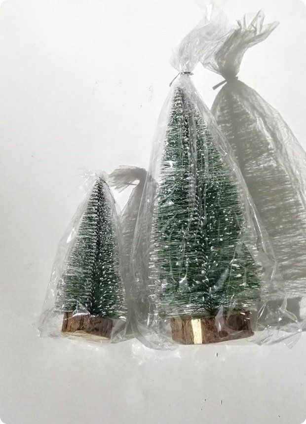 15 cm Mini Masaüstü Karlı Yılbaşı Çam Ağacı